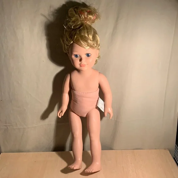 2013 blonde doll blue eyes - Picture 3 of 17